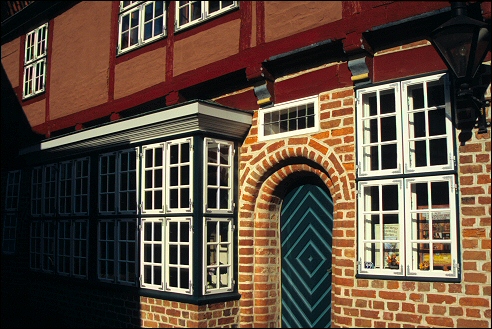 fa&ccedil;ade in the Hinter dem Brunnen street