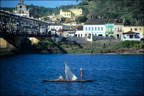 Boat on the Rio Paraguacu coming to the Ponte Dom Pedro II - bridge
